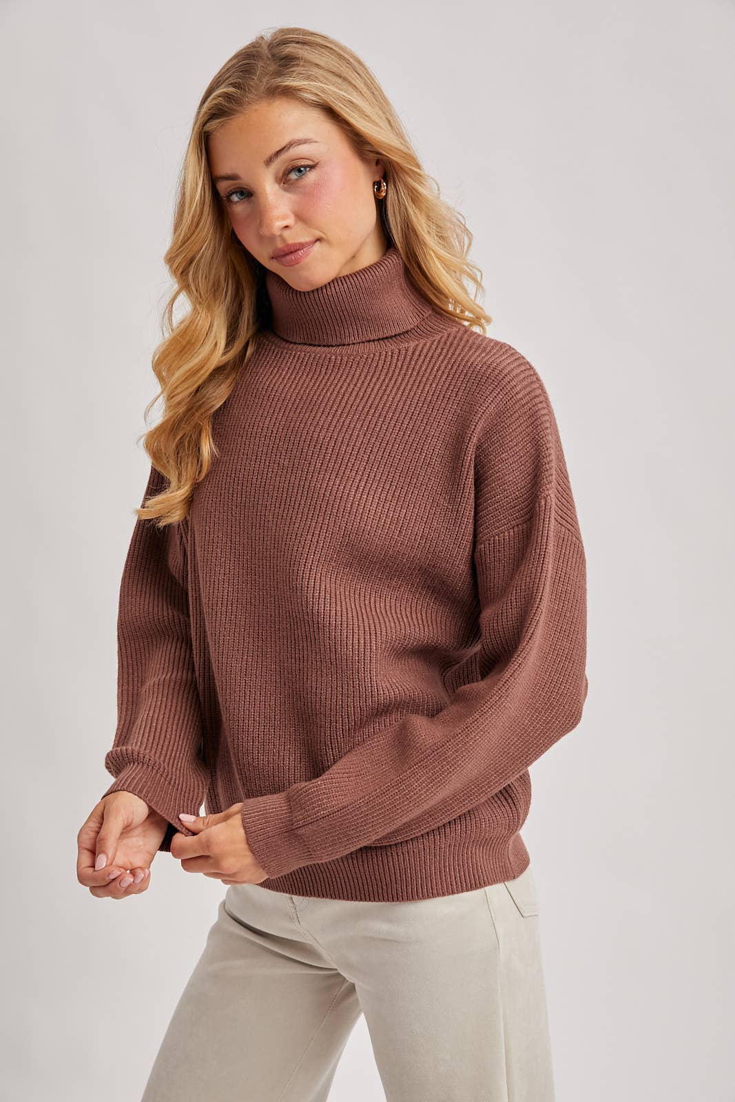TURTLENECK RIBBED KNIT SWEATER