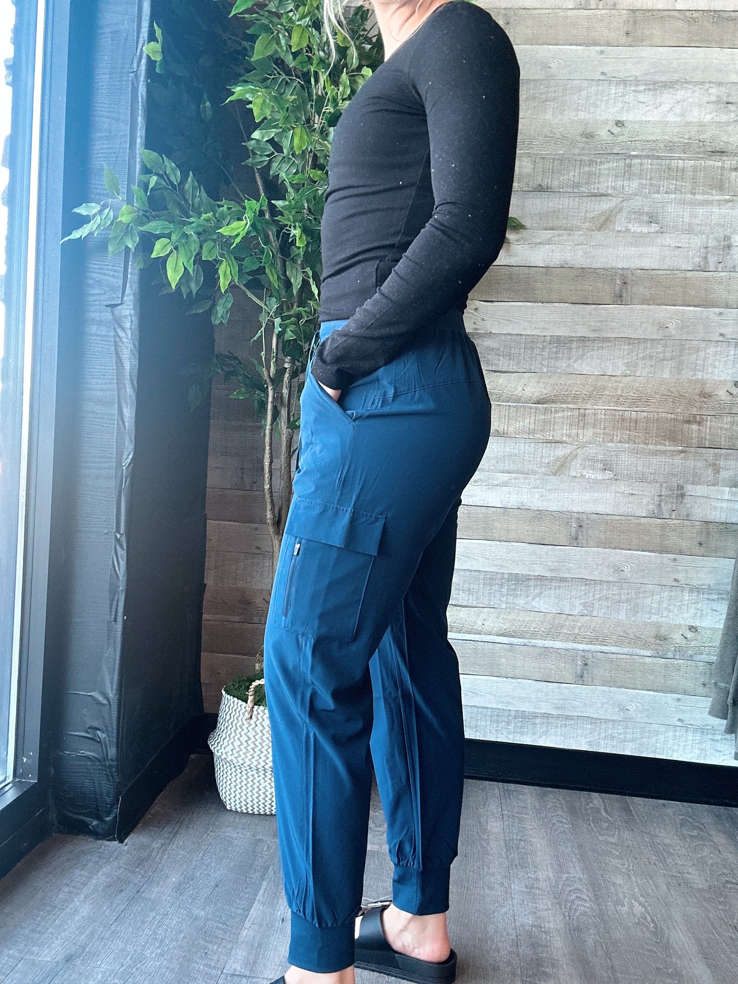 High-Waisted Capri Active Joggers