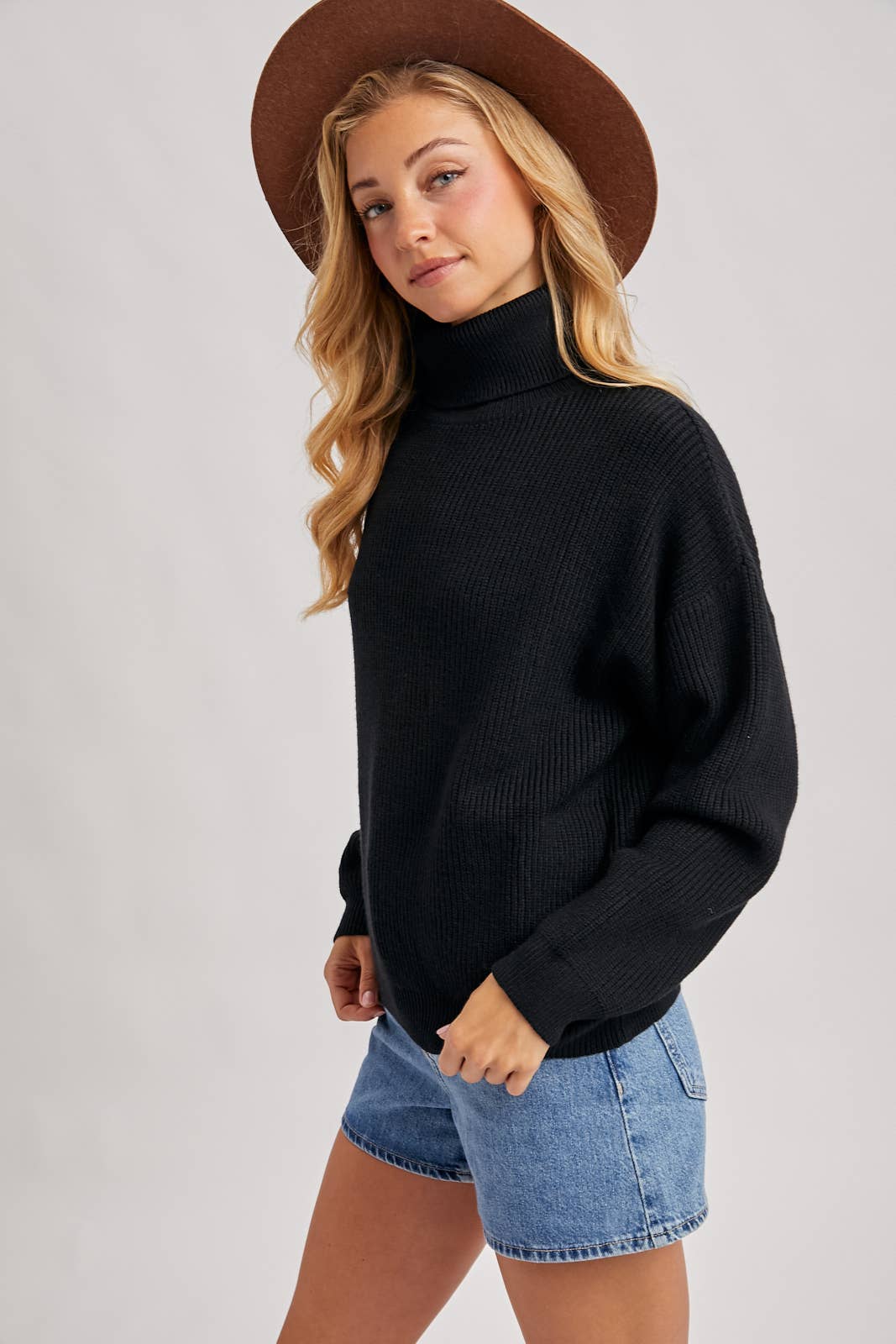 TURTLENECK RIBBED KNIT SWEATER