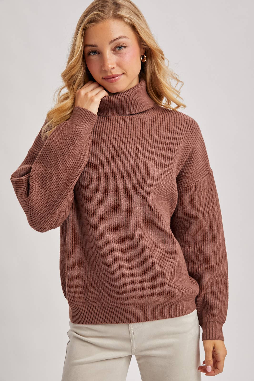 TURTLENECK RIBBED KNIT SWEATER