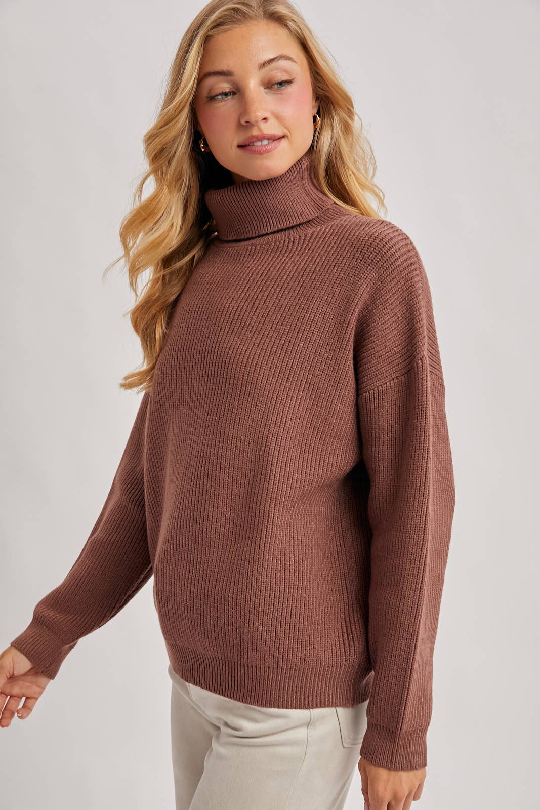 TURTLENECK RIBBED KNIT SWEATER