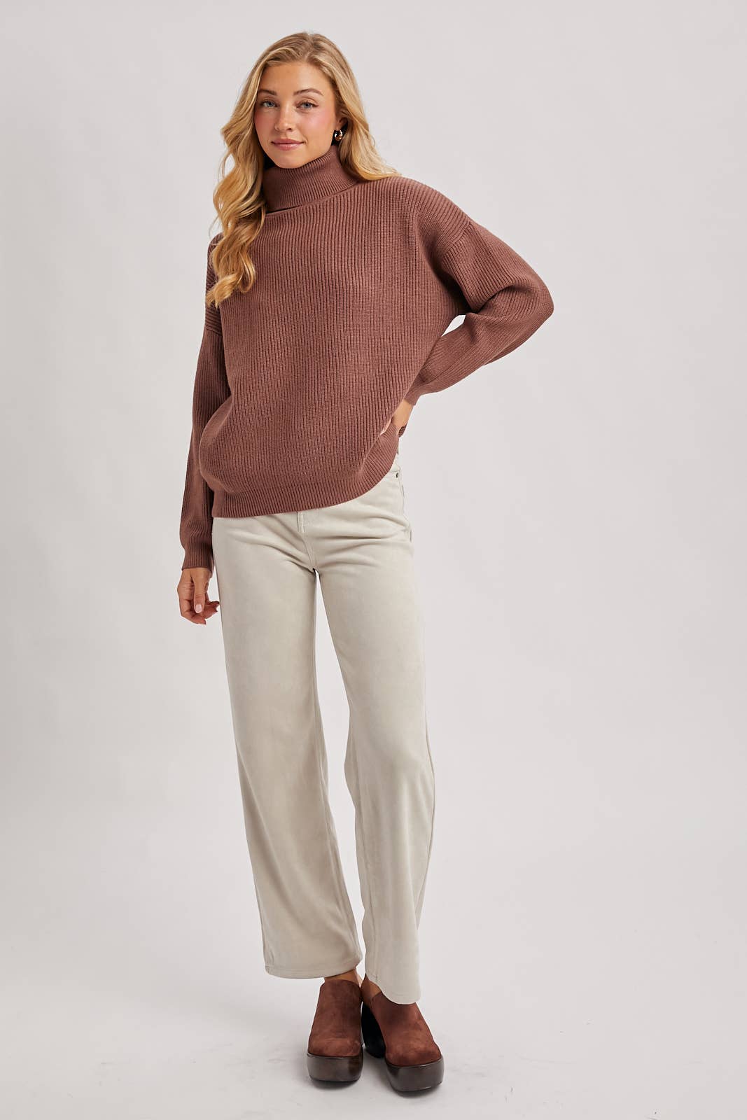 TURTLENECK RIBBED KNIT SWEATER