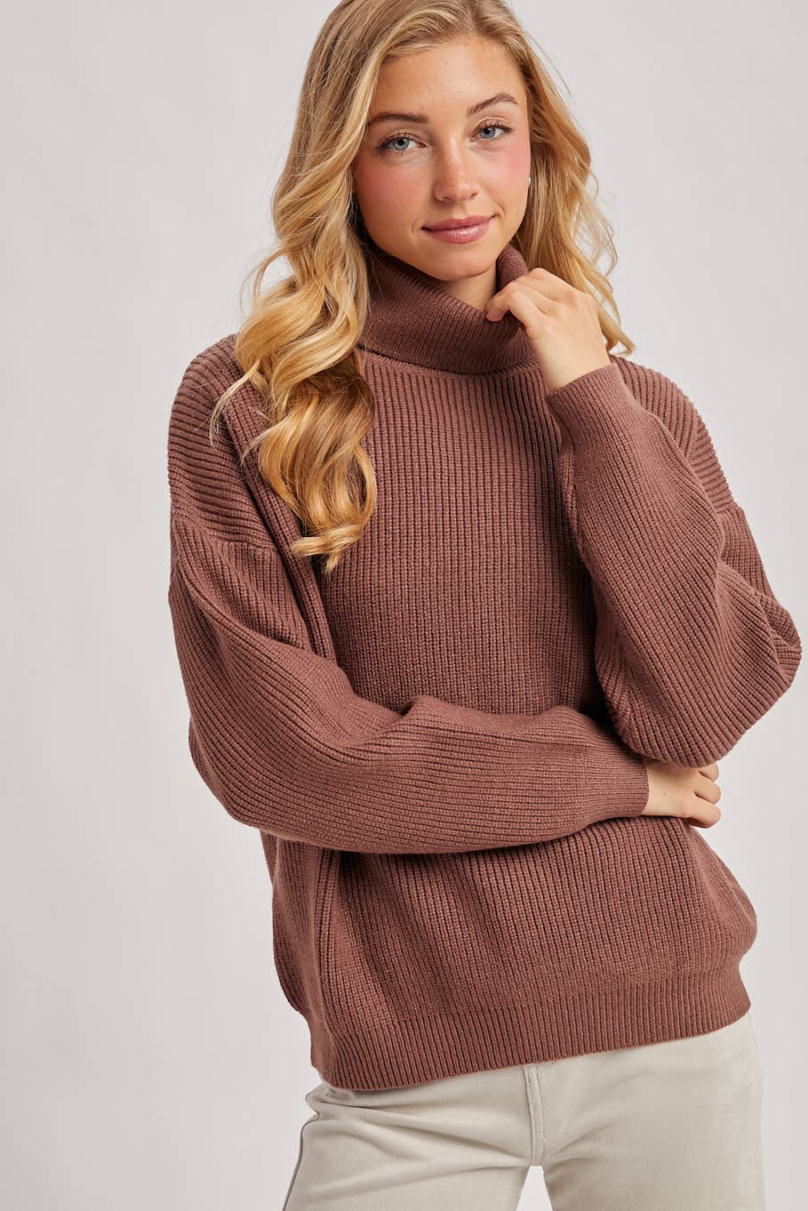 TURTLENECK RIBBED KNIT SWEATER