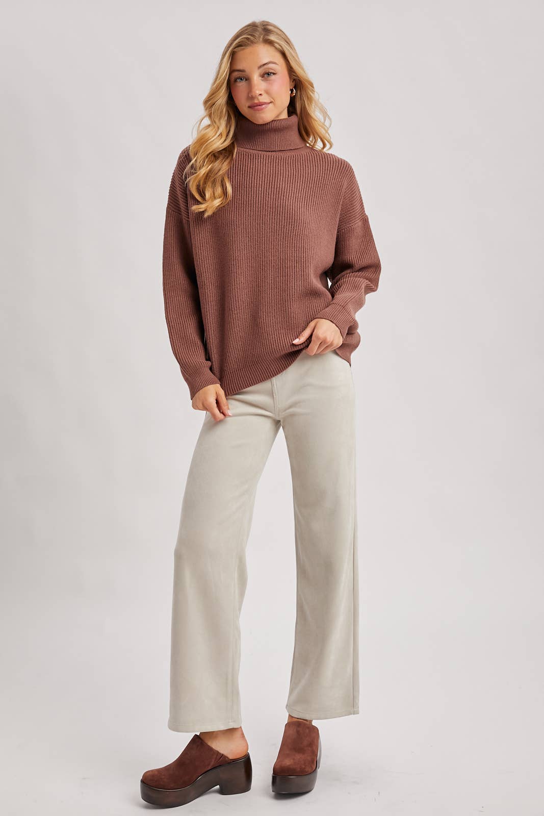 TURTLENECK RIBBED KNIT SWEATER