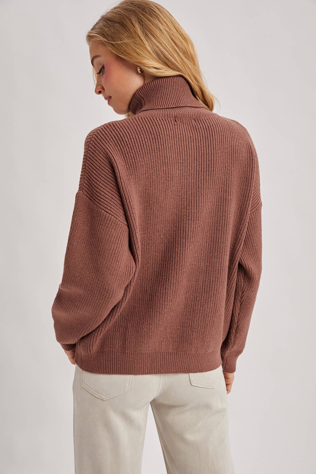 TURTLENECK RIBBED KNIT SWEATER